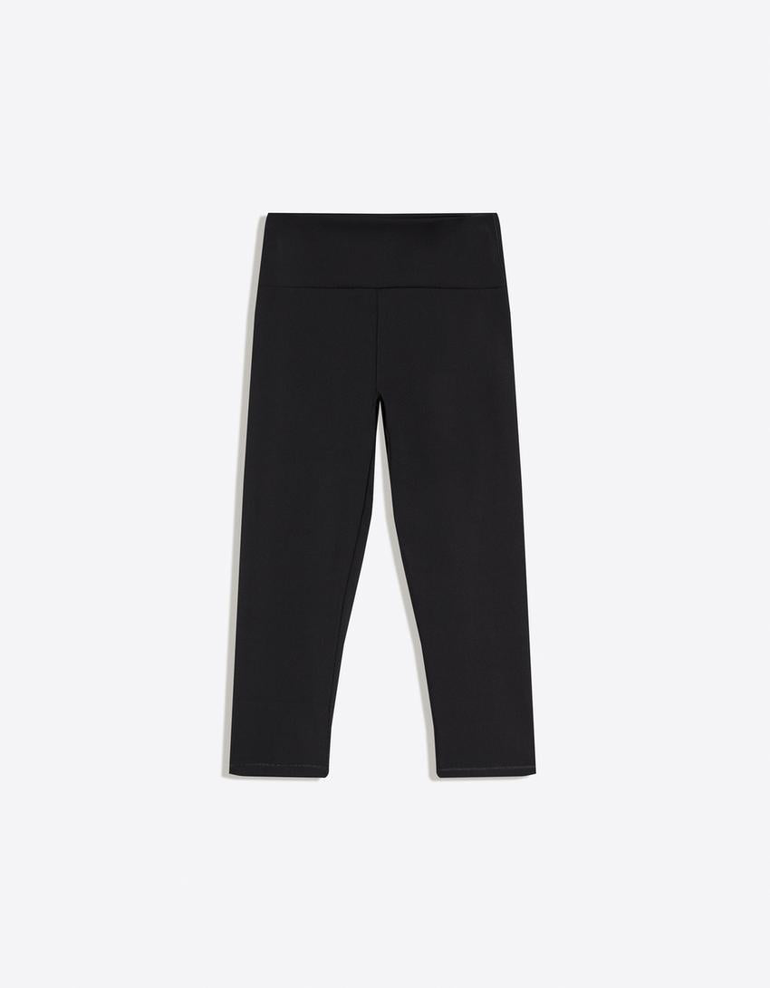 PANTALON CAPRI EN TISSU TECHNIQUE