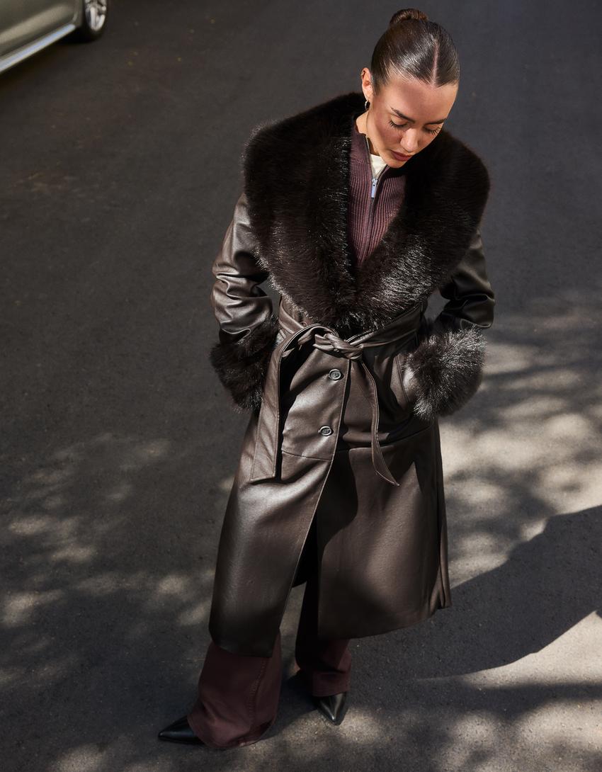 MANTEAU EN SIMILICUIR ET FAUSSE FOURRURE