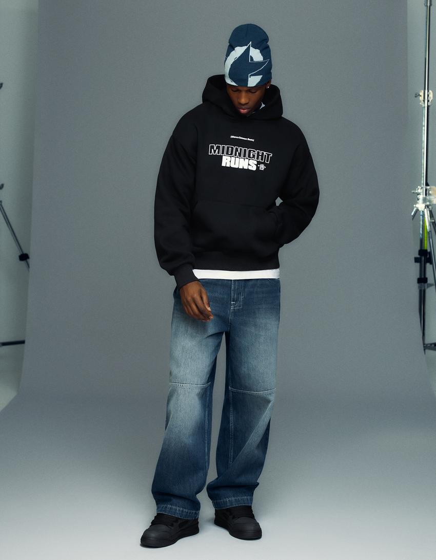 SWEAT À CAPUCHE IMPRIMÉ