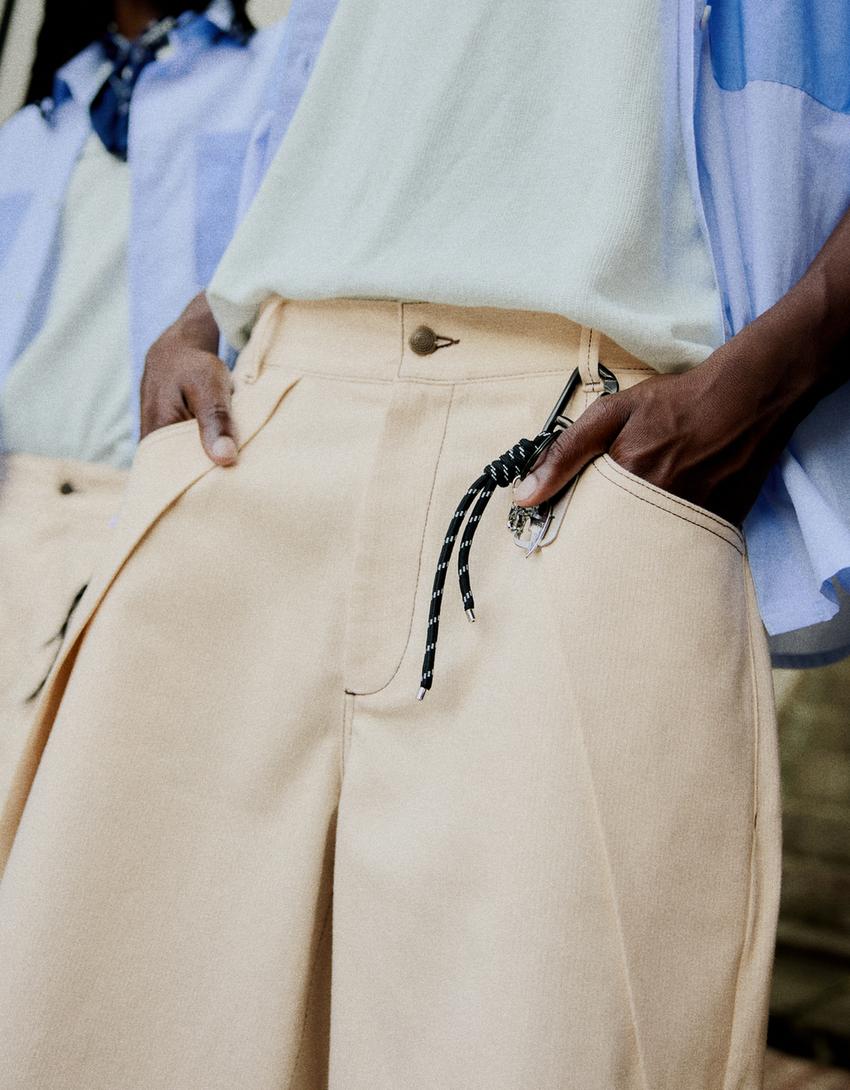 BERMUDA BAGGY FIT À PLIS