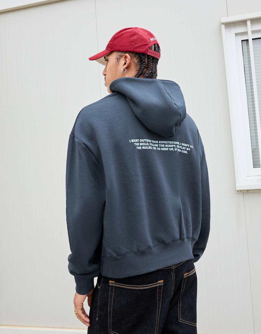 SWEAT À CAPUCHE IMPRIMÉ