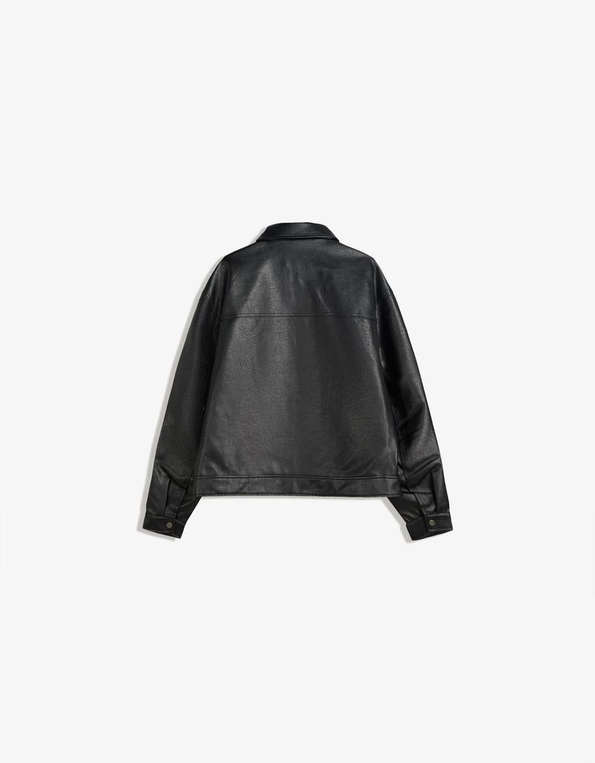VESTE BOXY FIT EN SIMILICUIR