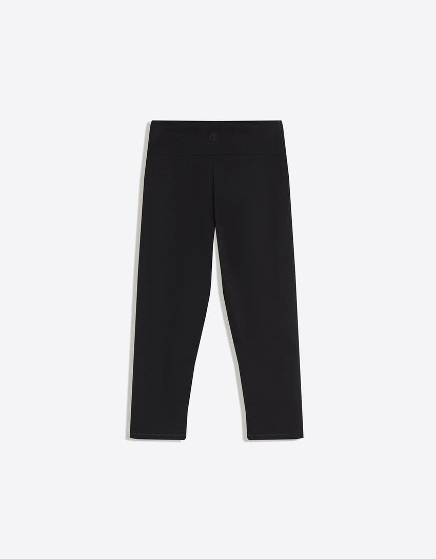 PANTALON CAPRI EN TISSU TECHNIQUE