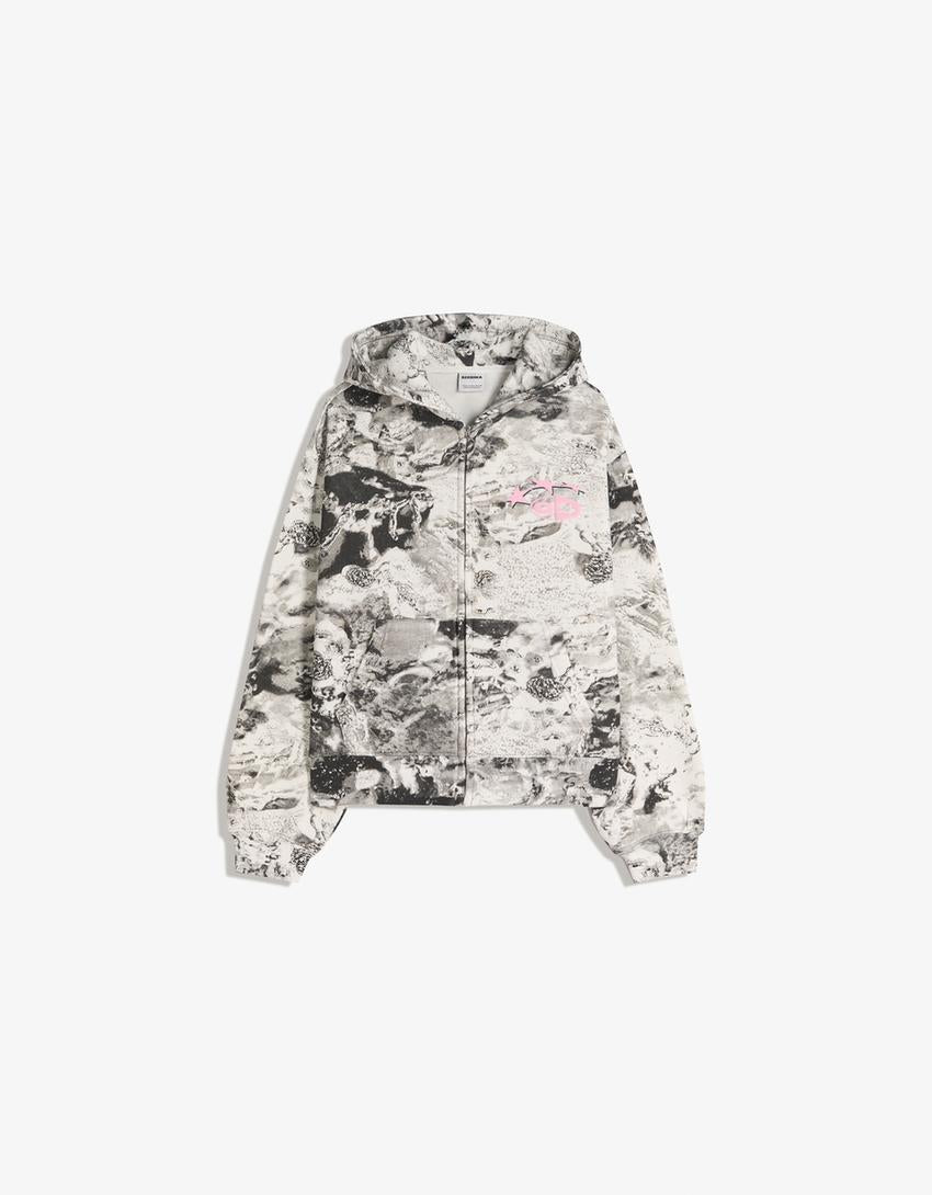 BLOUSON COURT À CAPUCHE IMPRIMÉ