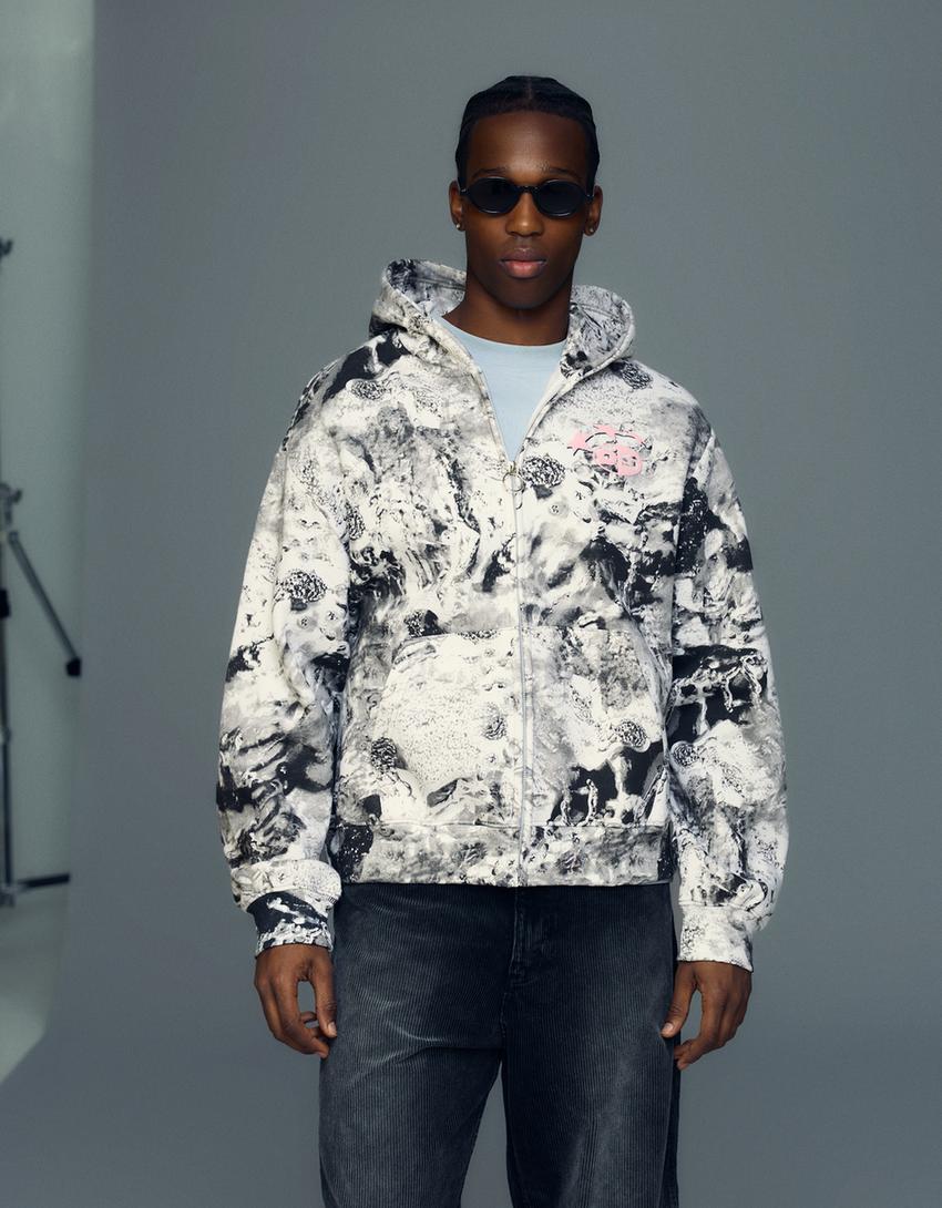 BLOUSON COURT À CAPUCHE IMPRIMÉ