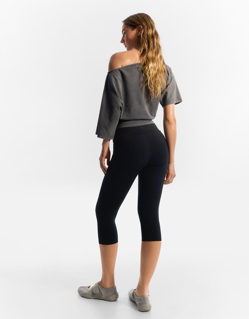 PANTALON CAPRI EN TISSU TECHNIQUE