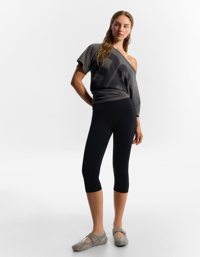 PANTALON CAPRI EN TISSU TECHNIQUE