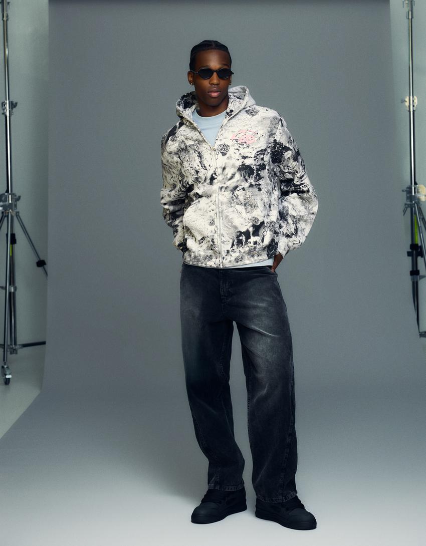 BLOUSON COURT À CAPUCHE IMPRIMÉ